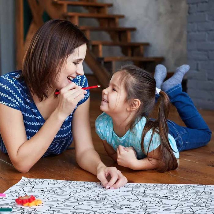 Questo libro da colorare innovativo e creativo, che è autoadesivo, è un vero successo tra genitori e bambini!