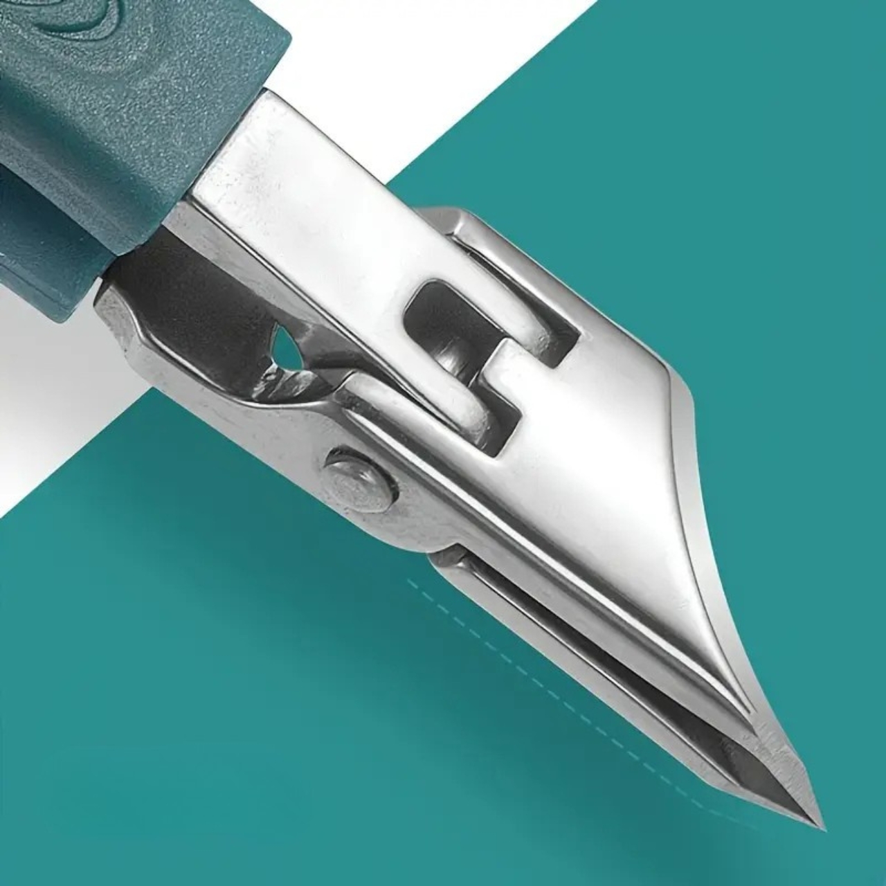 Il design ergonomico con una lama angolata di 25° facilita la cura delle unghie e risolve rapidamente i problemi di unghie incarnite.