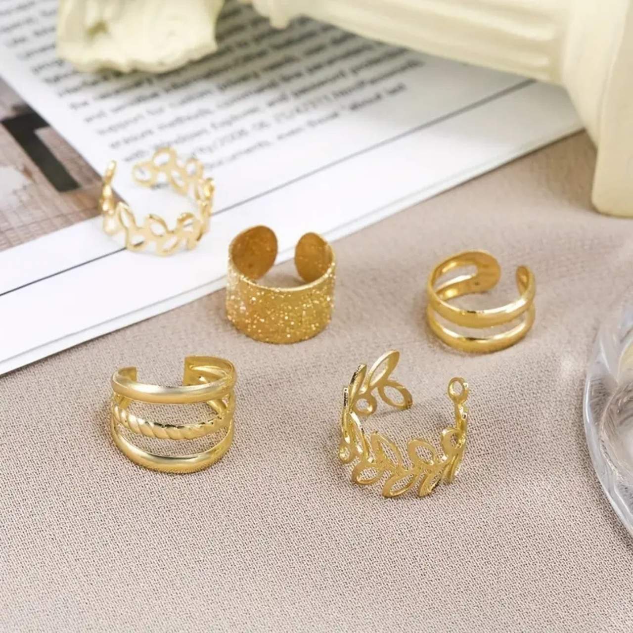 Che tu sia appassionato di boho romance o street hip-hop, troverai la combinazione perfetta per te, poiché gli orecchini sono adatti a tutti gli stili.