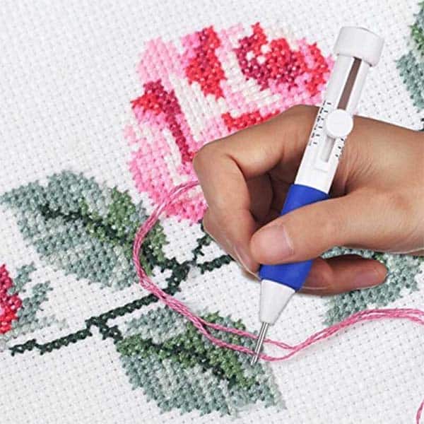 EmbroideryKit, un set da 136 pezzi: fili e altri accessori da ricamo più comuni - Image 9