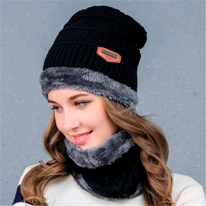 Il cappello e la sciarpa sono realizzati in materiale morbido, caldo e traspirante!