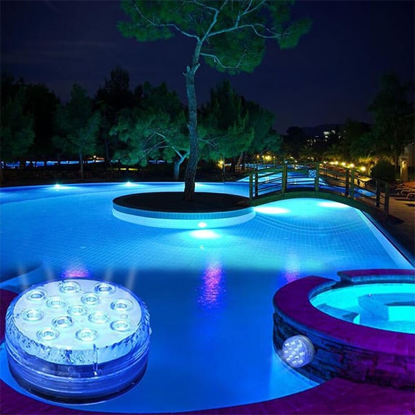 Controllerai le luci con un comodo telecomando. Con 1 clic sarai in grado di cambiare il colore o la performance luminosa delle luci.