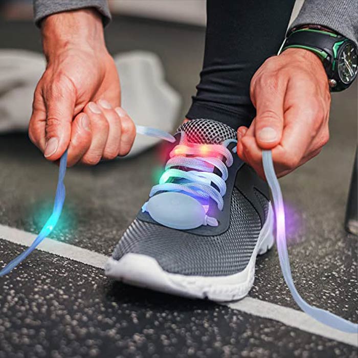Le stringhe luminose per scarpe sono adatte a diversi tipi di calzature: scarpe sportive, scarpe da ginnastica alla moda, pattini, ecc.