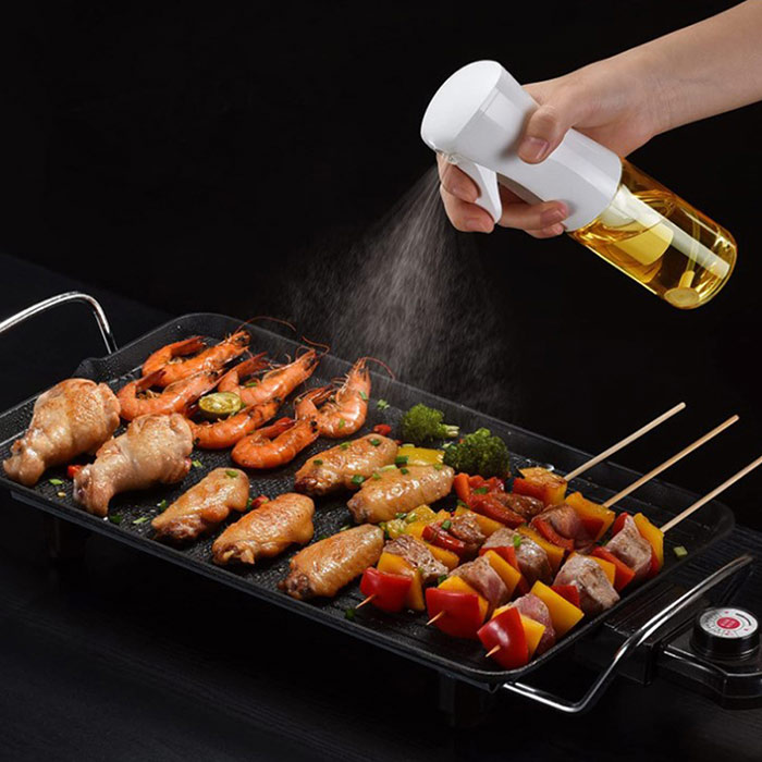 Risparmia sulla quantità di liquidi che metti sul tuo cibo e limita l'assunzione di grassi e calorie!