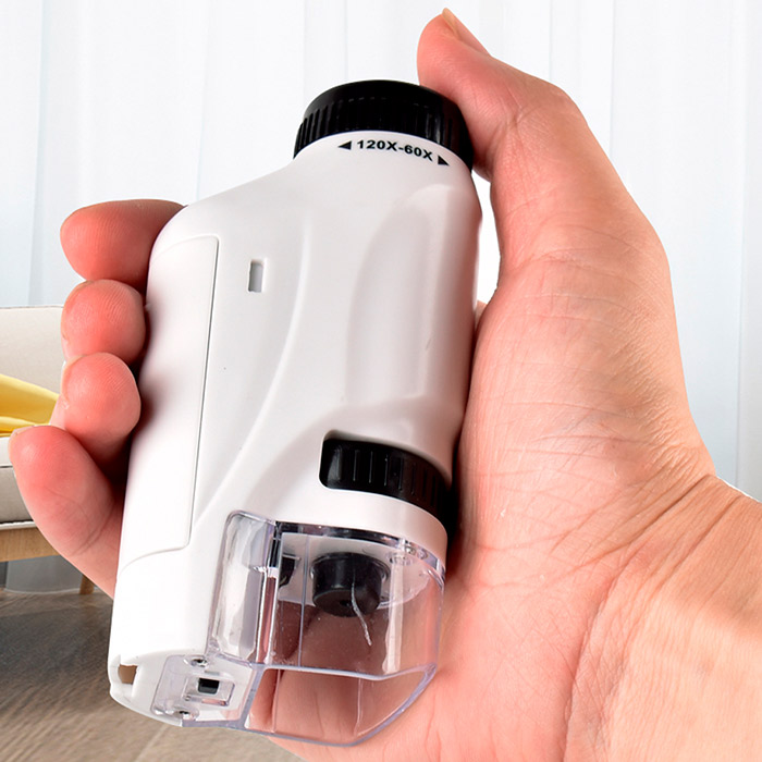 Il microscopio per bambini ha una luce a LED per una visibilità ancora migliore degli oggetti ingranditi!