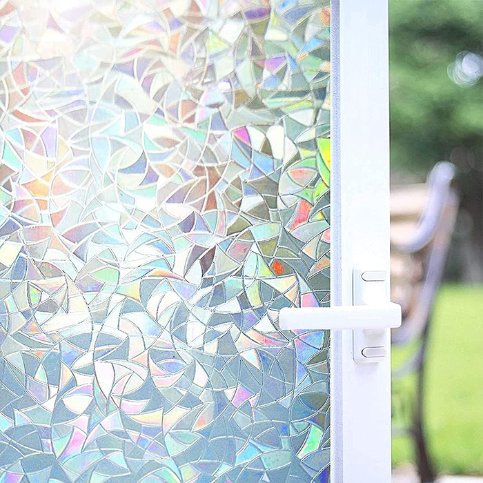 È una decorazione perfetta in quanto si illumina nei colori dell'arcobaleno non appena il sole splende su di essa!