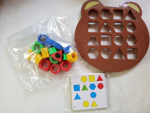 ShapeMatchingGame, un gioco da tavolo per bambini in cui imparano a conoscere forme e colori - Image 9