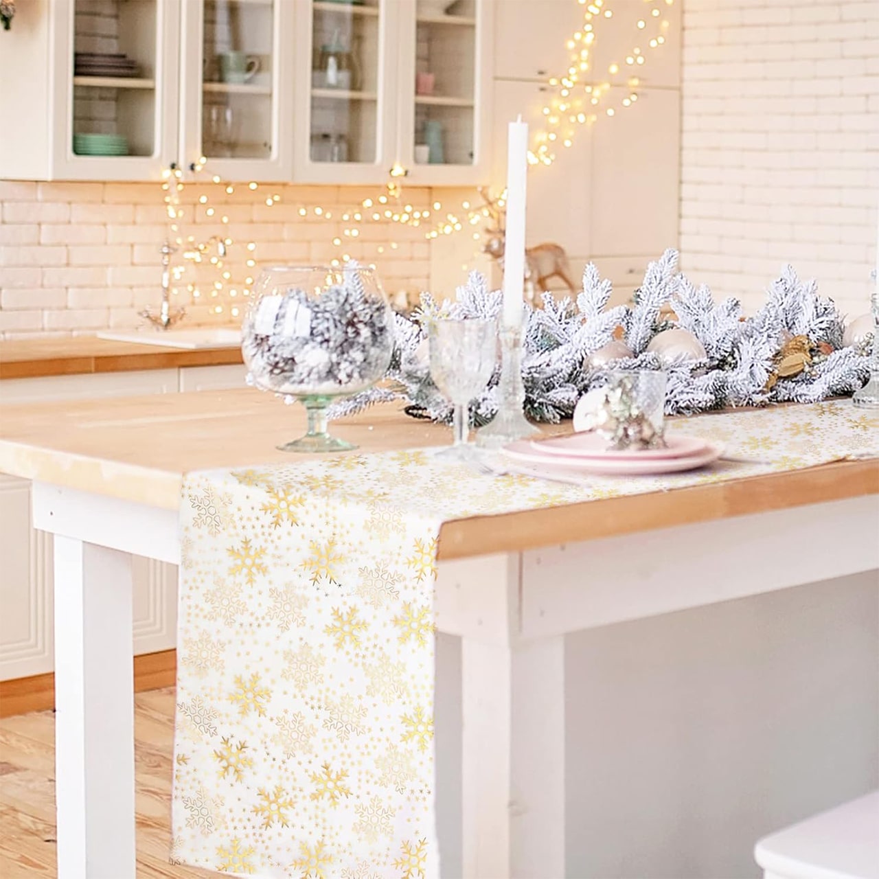 Crea un tavolo festivo magico con questa elegante tovaglia.