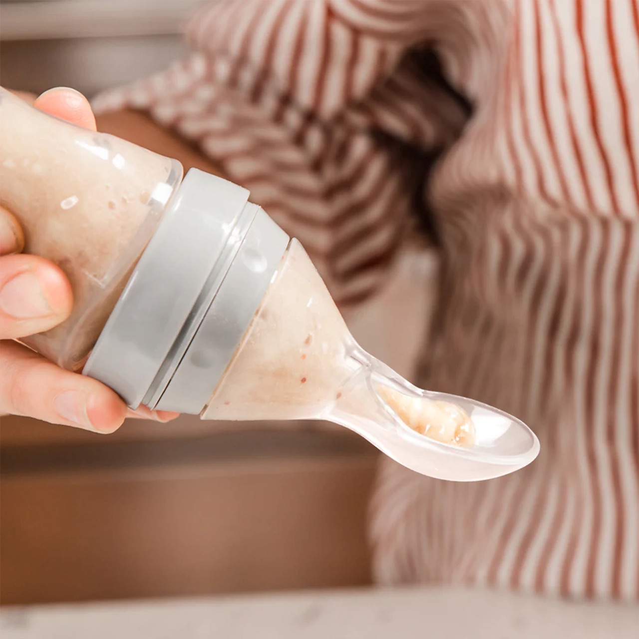 Nutrire è più facile, senza macchie e disordine inutili.