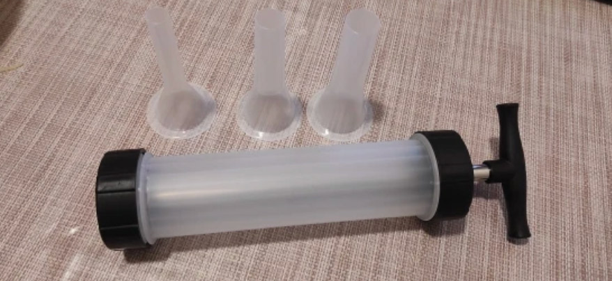 Stuffer, un dispositivo per riempire salsicce, salami e simili alimenti - Image 9