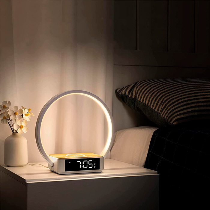 Facile impostare una sveglia e una lampada che si accenderà 10 minuti prima che la sveglia suoni!