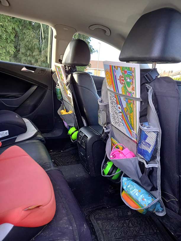 L'organizzatore per auto ha 12 tasche manuali