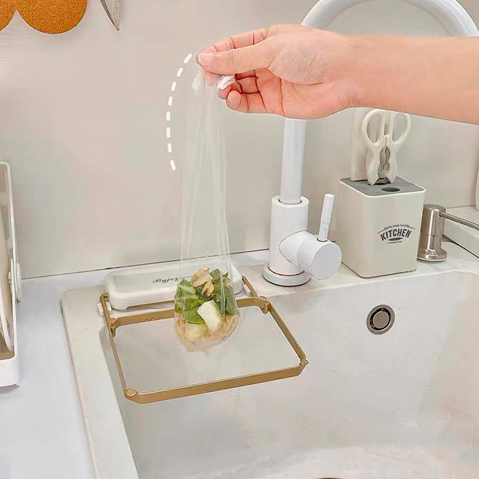 WasteStrainer, un supporto con rete da posizionare sul lavello della cucina - Image 6